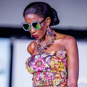 Meet your Posher, Roxanne